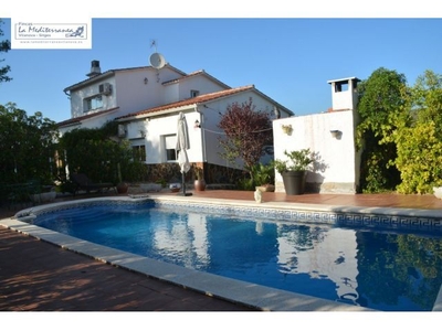 Casa amplia y con piscina, rodeada de naturaleza!