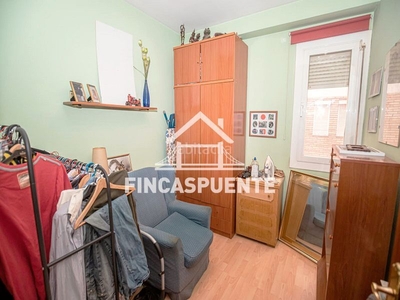 Piso con 4 habitaciones amueblado con ascensor, calefacción y aire acondicionado en Barcelona