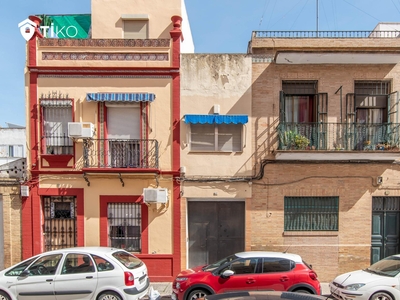 Venta de casa con terraza en Triana Este (Sevilla), Los Remedios