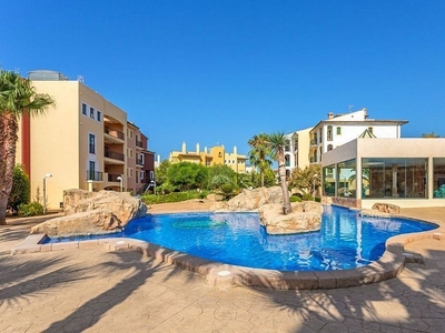 Ático en venta en Santa Ponça de 3 habitaciones con terraza y piscina