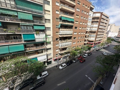 Piso en venta en Santa Marina - La Paz de 4 habitaciones con garaje y balcón
