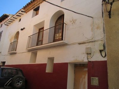 Casa adosada en C/ Fernando El Católico