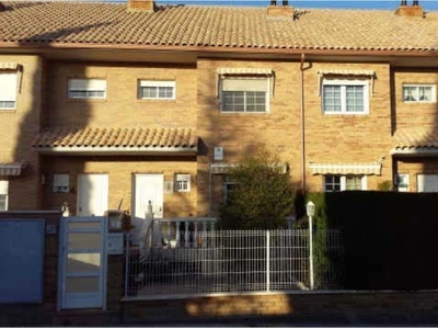 Casa independiente en C/ Sierra Veleta (Zaragoza)