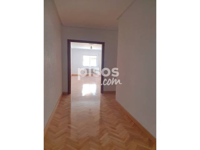 Piso en venta en Calle del Reino de León, 5