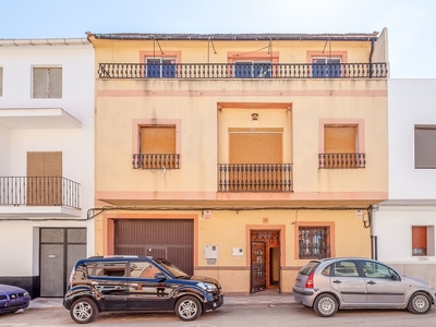 Vivienda unifamiliar adosada situada en Quatretonda, Valencia