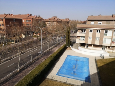 Alquiler de piso con piscina y terraza en Covaresa, Parque Alameda (Valladolid), Covaresa