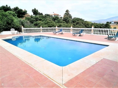 Espectacular Villa 4 dormitorios piscina privada Cerros del Aguila