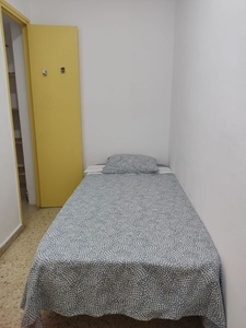 Habitaciones en Avda. JOSEP TERRADELLAS I JOAN, L'Hospitalet de Llobregat por 380€ al mes