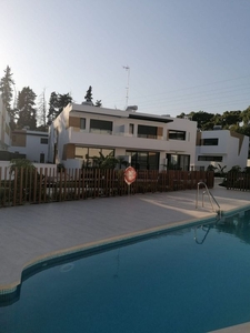 Alquiler de piso en calle Marein Village Nueva Andaluci de 3 habitaciones con terraza y piscina