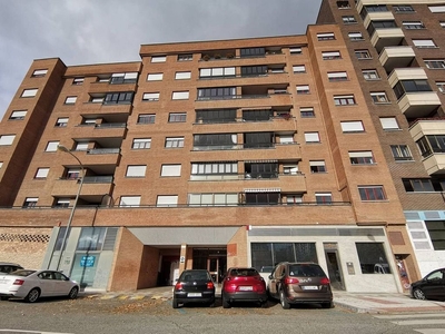 Alquiler de piso en calle Pintor Maeztu de 3 habitaciones con terraza y garaje