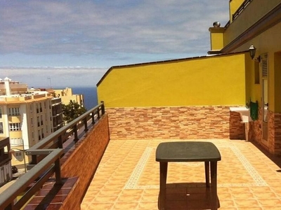 Alquiler de piso en Icod de los Vinos de 2 habitaciones con terraza y muebles