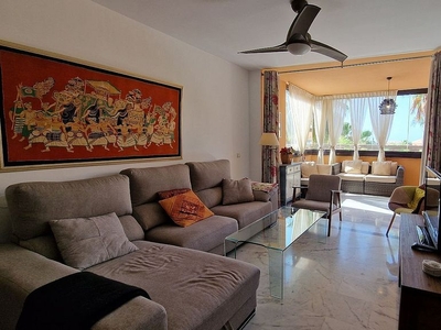 Alquiler de piso en Lomas de Marbella Club - Puente Romano de 2 habitaciones con terraza y piscina