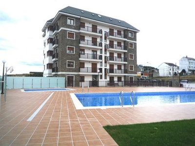 Alquiler vacaciones de piso con piscina y terraza en Foz, Urbanización Playa de Llas