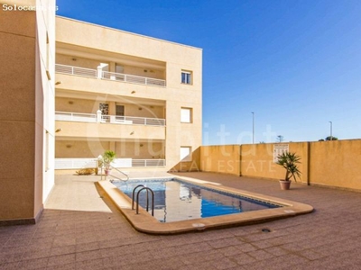 Apartamento en planta baja con piscina comunitaria a la venta en Los Montesinos,