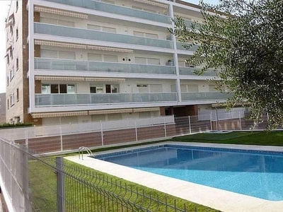 Ático en alquiler en Centre - Torredembarra de 3 habitaciones con terraza y piscina