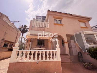 Casa adosada en venta en Calle las Tórtolas