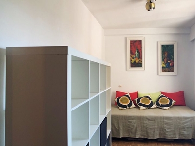 Habitación funcional para alquilar, apartamento de 4 dormitorios, Aluche, Madrid.