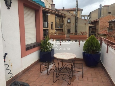 Piso en venta en Centro - Segovia de 4 habitaciones con terraza y garaje