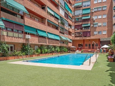 Piso en venta en Pajaritos - Plaza de Toros de 3 habitaciones con terraza y piscina