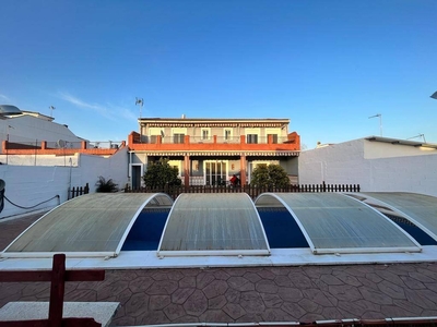 Venta Casa unifamiliar en Escultor BernabÉ GÓmez Del RÍo Córdoba. Con terraza 454 m²