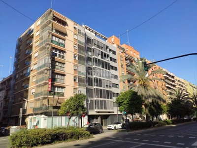 Venta Piso València. Piso de cuatro habitaciones Entreplanta plaza de aparcamiento con balcón