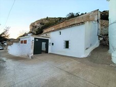 Venta Casa rústica en Calle iglesia Alcalá del Júcar. A reformar 371 m²