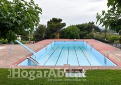 Venta de casa con piscina y terraza en Borriol