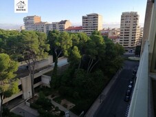 Alquiler Piso Albacete. Piso de tres habitaciones Octava planta con balcón