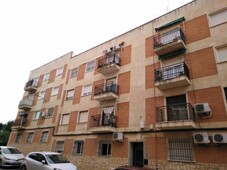 Venta Piso Almansa. Piso de cuatro habitaciones Tercera planta con balcón