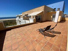 Venta Piso Ayamonte. Piso de tres habitaciones en Paseo de la Cruz 22. Buen estado quinta planta con terraza