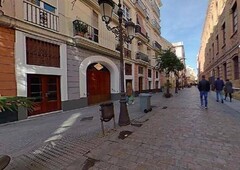 Venta Piso Cádiz. Piso de tres habitaciones en Calle Plocia. Tercera planta con balcón