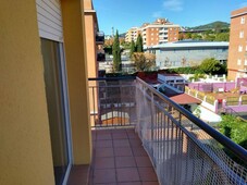 Venta Piso Mataró. Piso de tres habitaciones Muy buen estado cuarta planta con balcón