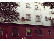 Venta Piso Sevilla. Piso de tres habitaciones en Calle Tello de Guzman 1. A reformar