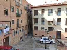 Venta Piso Toledo. Piso de tres habitaciones A reformar primera planta con terraza