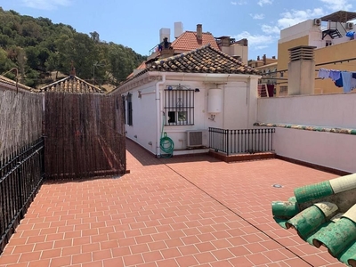 Alquiler de ático en El Ejido - La Merced - La Victoria de 1 habitación con terraza y muebles
