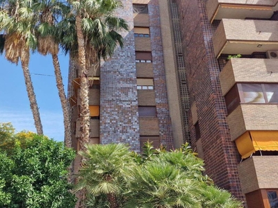 Alquiler Piso en Avenida GUTIERREZ MELLADO s/n. Murcia. Buen estado quinta planta plaza de aparcamiento con balcón
