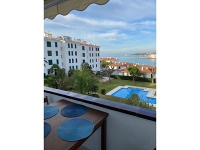 Apartamento de 2 dormitorios con impresionantes vistas al mar en Sitges