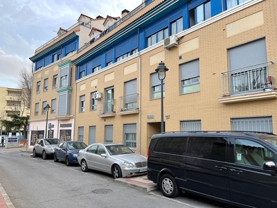Dúplex en alquiler en plaza De la Comunidad de 2 habitaciones con terraza y garaje