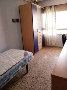 Habitaciones en C/ Benlloch, Castelló de la Plana por 240€ al mes