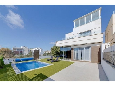 Moderno chalet en Lomas de Cabo Roig