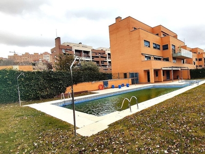 Piso en alquiler en Parquesol de 3 habitaciones con terraza y piscina