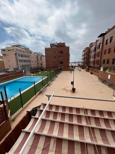Piso en venta en Melilla de 3 habitaciones con piscina y garaje