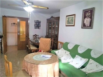 Piso en venta en Zona Hispanidad-Vivar Téllez de 3 habitaciones con terraza y muebles