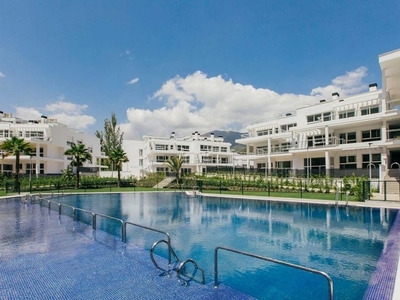 Venta de piso en Benahavís de 2 habitaciones con terraza y piscina