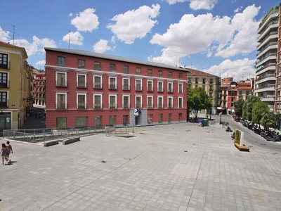 Venta Piso en Plaza de Portugalete. Valladolid. Muy buen estado plaza de aparcamiento con balcón calefacción central