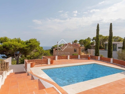 Chalet villa en venta en tamariu con fantásticas vistas al mar y a la montaña en una parcela de 1.437m² en Begur