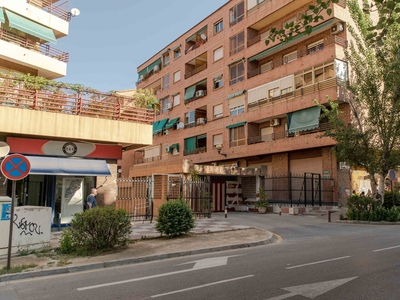 Cochera cerrada en Avda de Andalucía con trastero Venta Centro