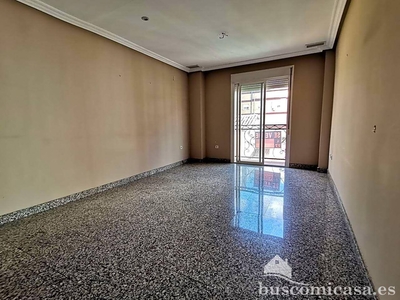 Venta Piso Linares. Piso de tres habitaciones en Calle la Cruz. Buen estado tercera planta con balcón