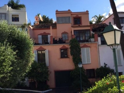 Alquiler Casa adosada en Marbella Hill CLub Marbella. Buen estado plaza de aparcamiento 300 m²
