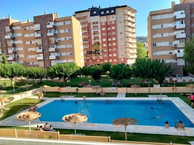 Alquiler de piso en Renfe - Bulevar 1º y 2º Fase de 3 habitaciones con piscina y jardín